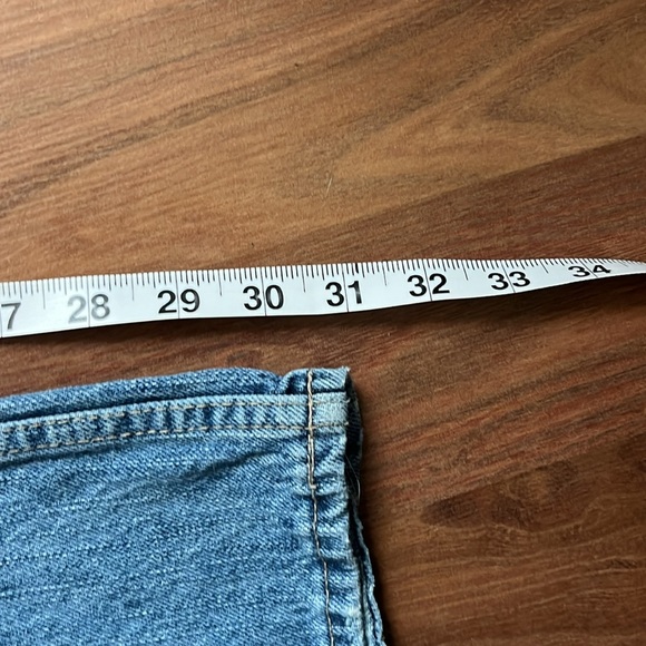 Woman’s light wash/acid wash Jean with some Distressing. Size 30/32 - Picture 6 of 7